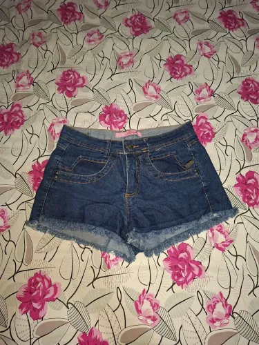 Short curto Tam. 42 (Troco por carregador Samsung original Tipo C)