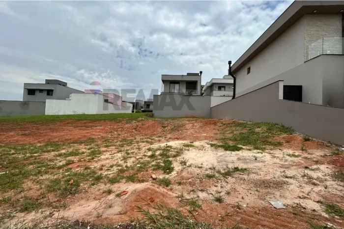 Terreno à venda no condomínio Residencial São Luiz, Jardim Caxambu, Piracicaba.