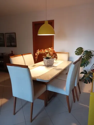Mesa de jantar com 6 cadeiras