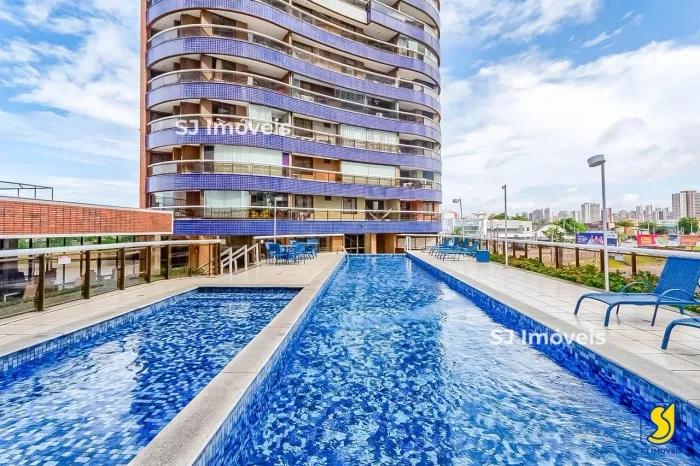 Apartamento em andar alto com 2 suítes e varanda no Mucuripe