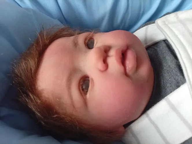 Bebê reborne realista de silicone sólido 