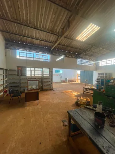 GALPÃO COMERCIAL PARA ALUGUEL. EXCELENTE LOCALIZAÇÃO!