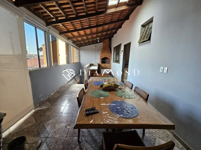 OPORTUNIDADE IMPERDÍVEL! IMÓVEL COMPLETO COM APARTAMENTO, CASA E PONTO COMERCIAL!