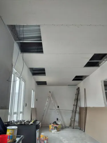 Trabalho instalando Drywall ( divisorias,Sancas forro tabicado e liso