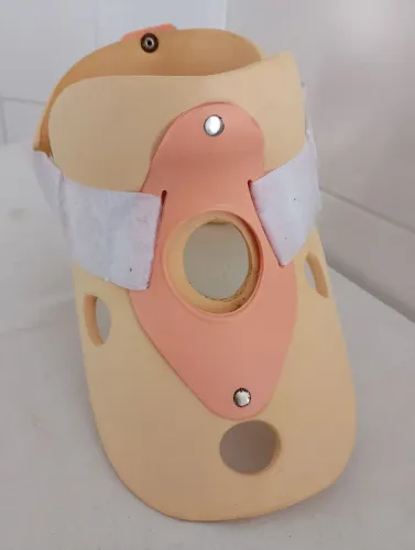 Colar Cervical rígido com apoio (Philadelphia - tamanho M) - seminovo, pouquíssimo uso