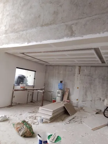 Trabalho com tudo na área do gesso