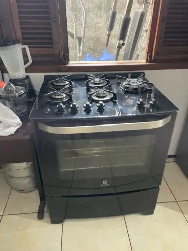 FOGÃO ELETROLUX PRETO COM MESA DE VIDRO