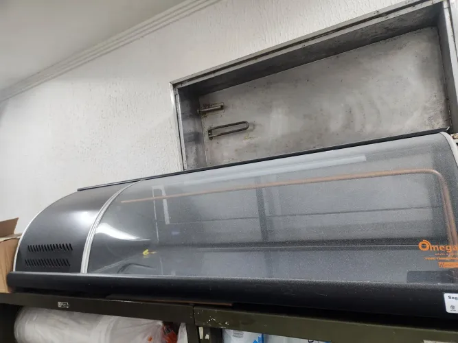 Vitrine refrigerada para sushi ômega 1,30
