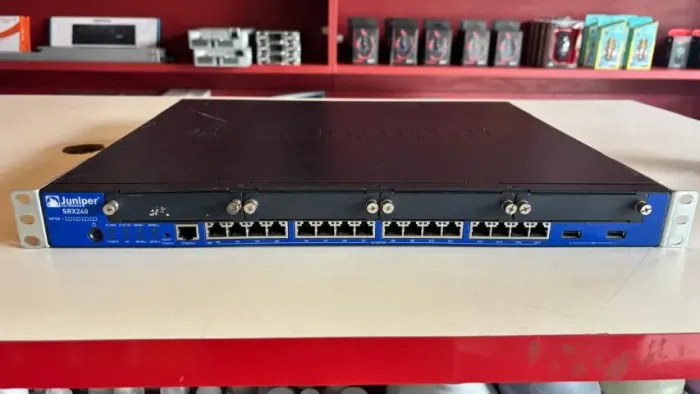 Gateway de Serviços Juniper SRX240 Dispositivo de segurança e roteamento corporativo. 