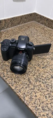 Câmera fotográfica Lumix GH5 + Lente 14-140mm