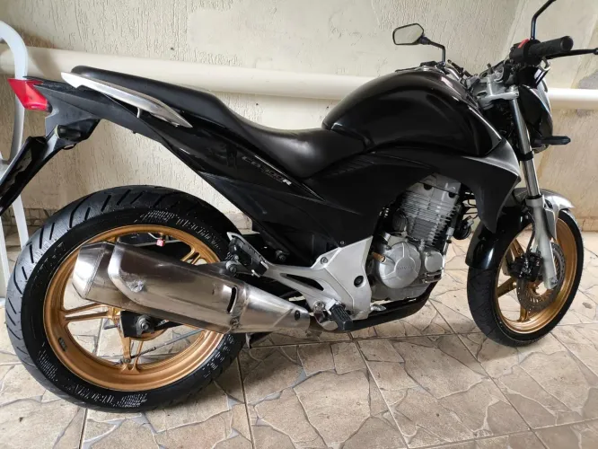 Cb300R 2011 toda revisada dok ok vendo ou troco por moto menor