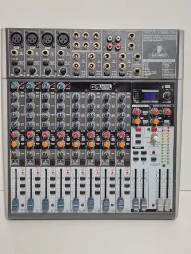 Mesa de Som Behringer Xenyx X1622 USB