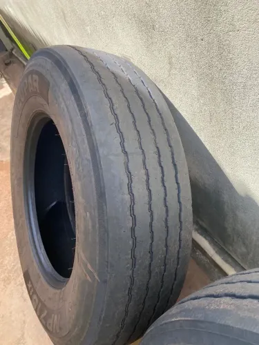 Vendo pneu 295 usados 