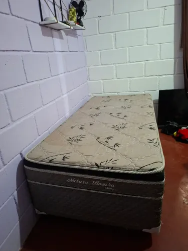 Cama box de solteiro usada