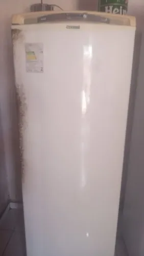 Vendo está Geladeira em perfeito estado. Valor 700