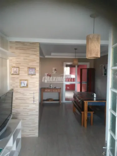 Casa a venda, localizada no Condomínio Vila Flora - Ypês