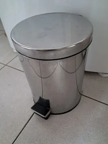 Lixeira Inox 5 litros com pedal