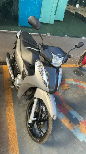 Vendo moto interessado entra em contato *