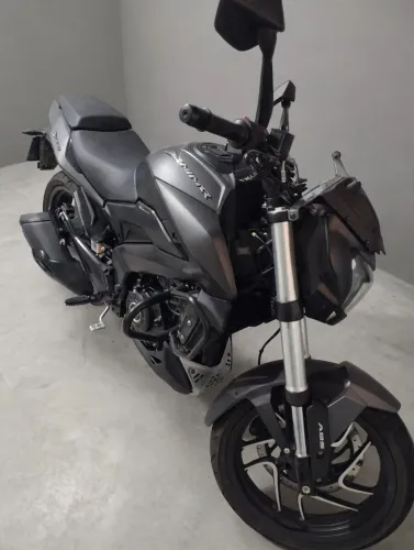 Moto dominar 400