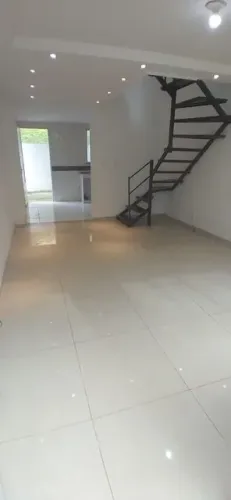 Casa em Condomínio com 1 Quarto(s) e 1 banheiro(s) para Alugar, 52 m² por R$ 900 / Mês