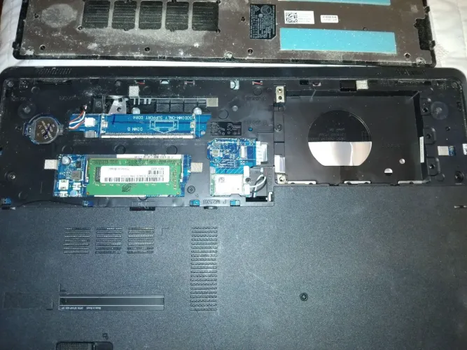 Dell Inspiron 15 3000 - Sucata para Peças - Tela, RAM, Wi-Fi 