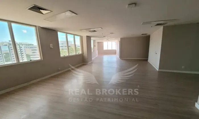 Sala para locação com  212m² de área útil em Alphaville