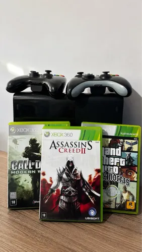 Xbox 360 + 2 controles + 3 jogos em perfeito estado!