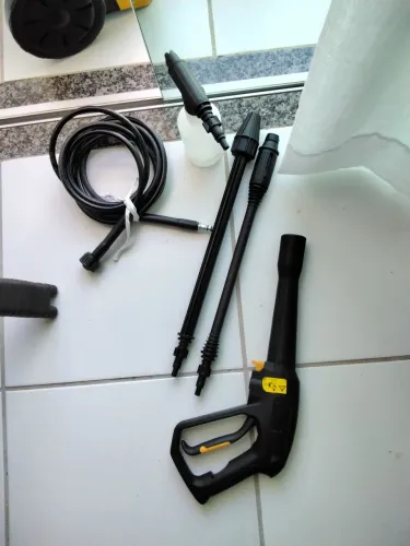 LAVADORA DE ALTA PRESSÃO ELECTROLUX ULTRA WASH 2200 PSI-220 V (ESTADO DE NOVA)