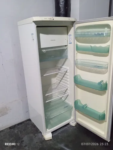 Geladeira Eletrolux 340 litros