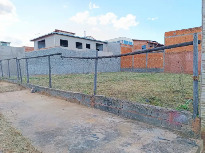 OPORTUNIDADE VENDE - SE LOTE NÚMERO 12 / 240 M² BAIRRO SANTA LÚCIA