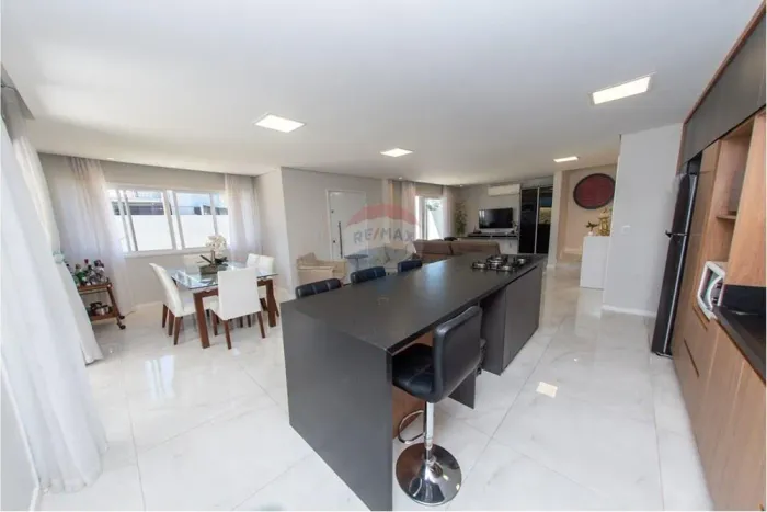 Casa 3 suítes - terreno de 373m2 de esquina no Bairro Cidade Nova