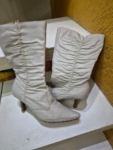 Bota Feminina Cinza - Número 37