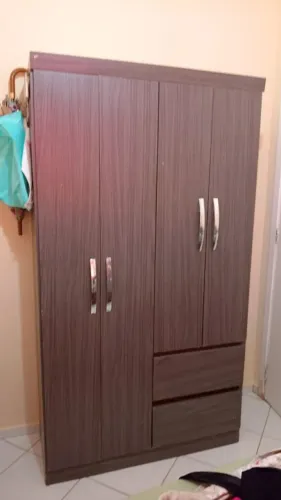 Quarda roupa 4 portas 2 gavetas