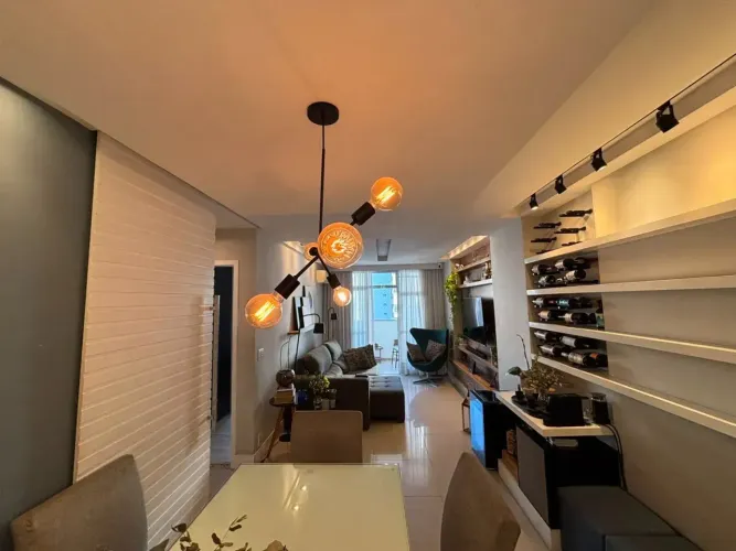 BS IMOBILIÁRIA VENDE Apartamento andar alto, claro, arejado e todo incidência do sol da m