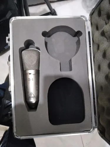 MICROFONE BEHRINGER B12 USADO