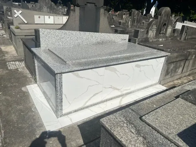 Jazigo Perpétuo no Cemitério do Caju - Boa localização