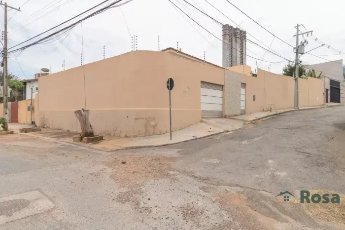 Casa para venda, 4 quartos, sendo 2 suítes, Sugestão para Clinica e Residencial Bairro San