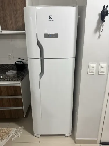 Geladeira Electrolux Frost Free 371L Função Drink Express Duplex Branca (DFN41)