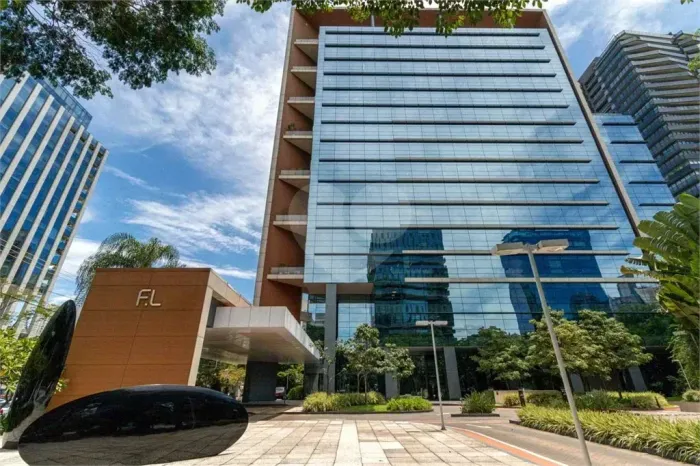 Centro comercial para aluguel possui 705 metros quadrados em Itaim Bibi - São Paulo - SP