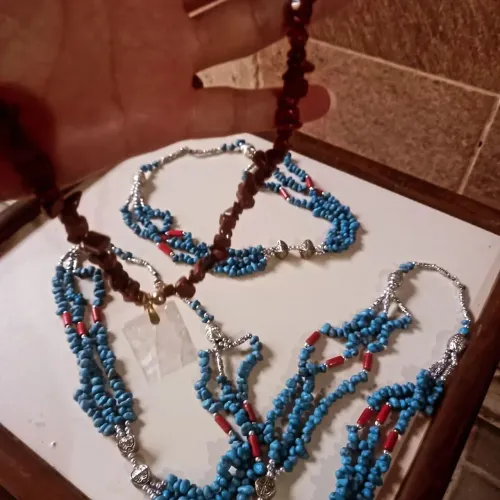 Colar cascalho turquesa