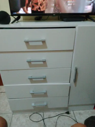 Cômoda bem conservada 33 polegadas
