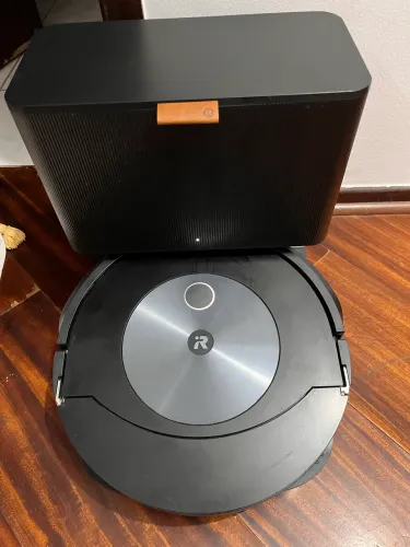 Combo Robô Aspirador Roomba J7+ com Base de Limpeza Automática Clean Base