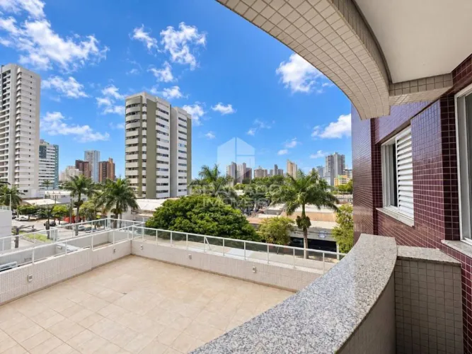 Apto c/ 3 quartos + suíte, armários, coz/planejada, sacada c/ churras., pisc, próx ao merc
