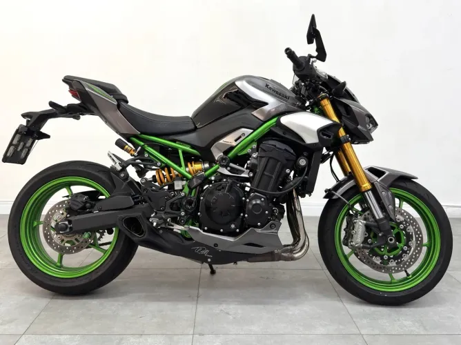 KAWASAKI Z900 R EDITION