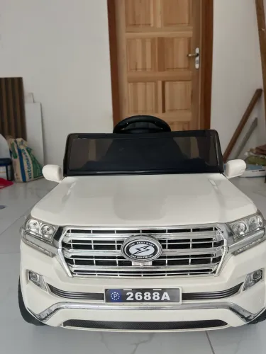 Carrinho elétrico com som e led