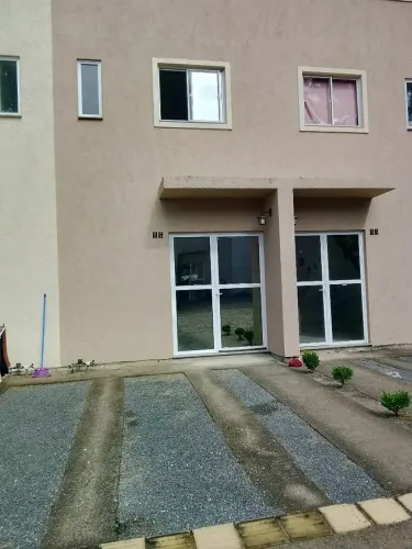 VENDO OU TROCO SOBRADO LOCALIZADO EM GRAVATAÍ.