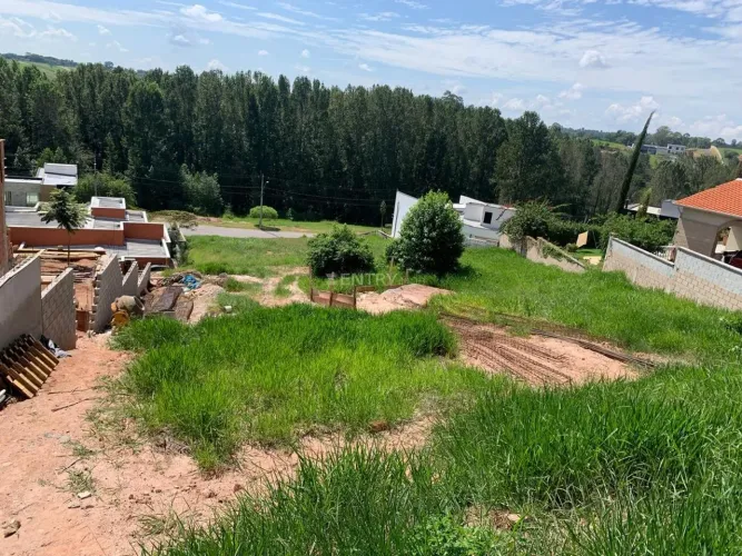 Terreno em Condomínio Terra Caxambu com 1.050 M2