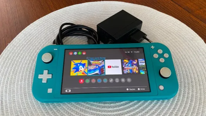 Nintendo Switch Lite + Jogo