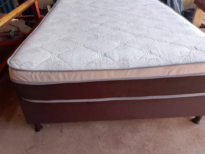 Vendo cama box de casal 