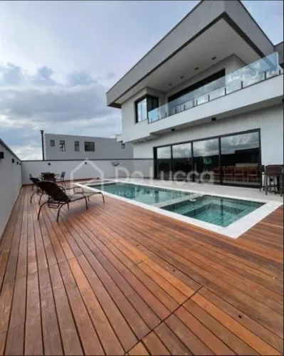 Imperdível casa à venda no Loteamento Residencial Arborais, em Campinas!